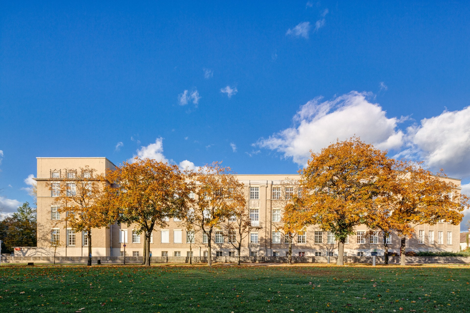 Main building on Treskowallee campus, HTW Berlin University, Germany DAAD (Copyright HTW Berlin/Alexander Rentsch)